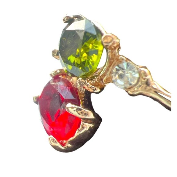 Vintage Green Red Oval Crystal Gems Gold Ring Sz 7.75 Christmas Pretty Sparkly - Picture 1 of 6